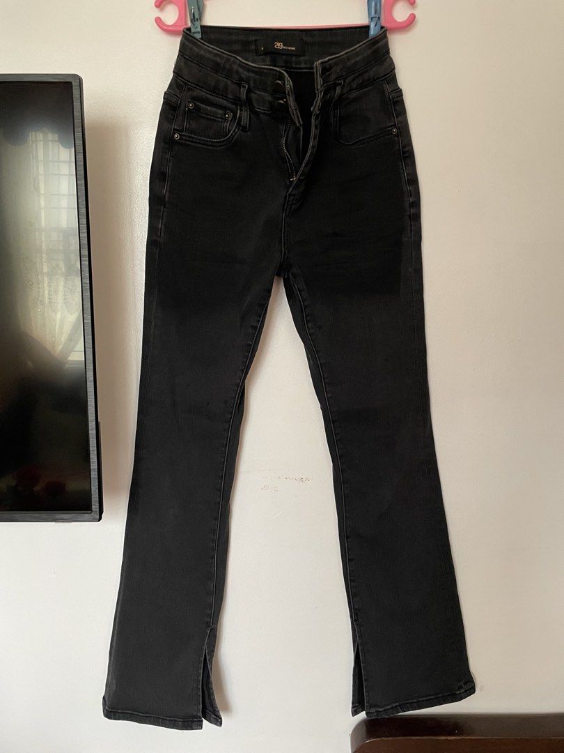 Flared Jeans (Category: Jeans) located in Manila. Submitted by sevdeclutter (Listing ID 1442826730, Image 1). Description: size 23, length 40.