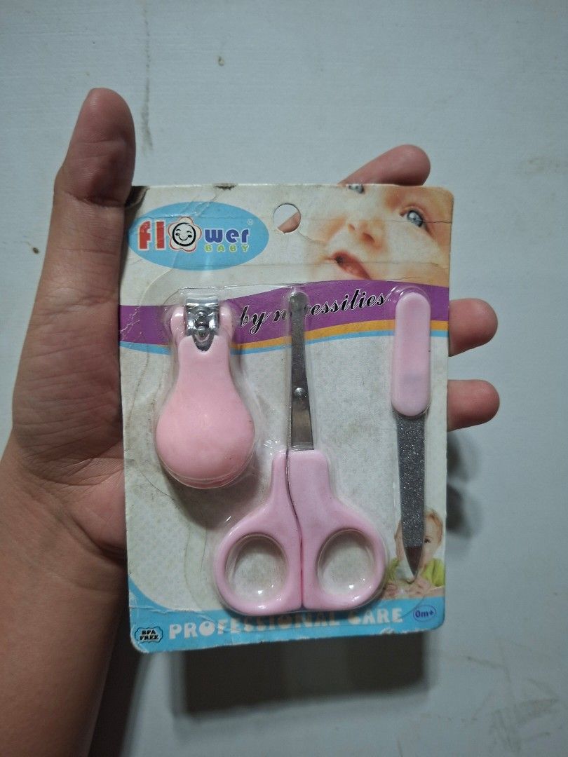 Flower Baby Grooming Kit - Pink (Category: Baby Toiletries & Grooming) located in Muntinlupa City. Submitted by jsassorteditems (Listing ID 1442885103, Image 1). Description: - Pink baby grooming kit - Essential tools: nail clippers, scissors, nail file, nasal aspirator - Perfect for newborns and infants - Comes in original packaging - All-in-one grooming solution.