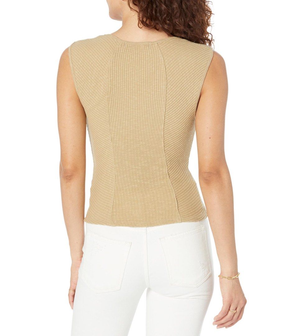 Free People boss babe tank (Category: Others Tops) located in Quezon City. Submitted by tan__k (Listing ID 1442742580, Image 2). Description: Size XS no flaws ribbed tank top features a sweetheart neckline and corset-inspired seaming. rounded bottom hem, and slightly capped sleeves for added shape. Designed to be dressed up or down, this totally timeless tank is the ideal piece to take you from day to night with just a few simple accessories. Tru