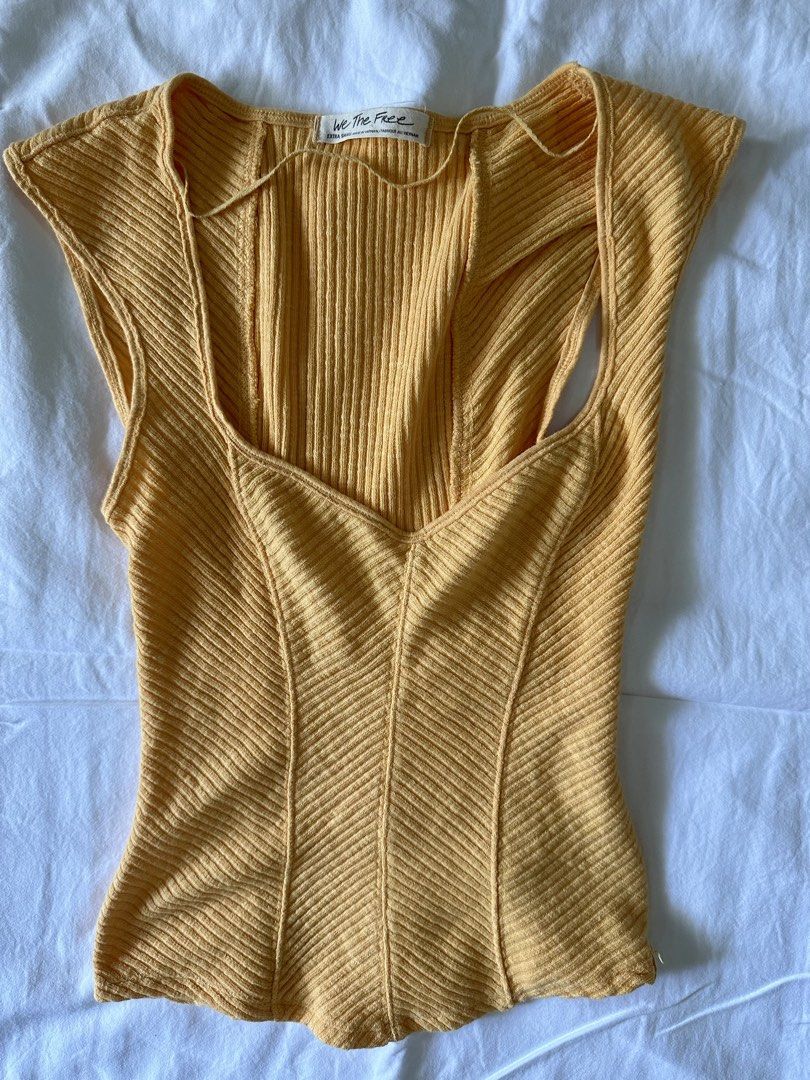 Free People boss babe tank (Category: Others Tops) located in Quezon City. Submitted by tan__k (Listing ID 1442742580, Image 3). Description: Size XS no flaws ribbed tank top features a sweetheart neckline and corset-inspired seaming. rounded bottom hem, and slightly capped sleeves for added shape. Designed to be dressed up or down, this totally timeless tank is the ideal piece to take you from day to night with just a few simple accessories. Tru