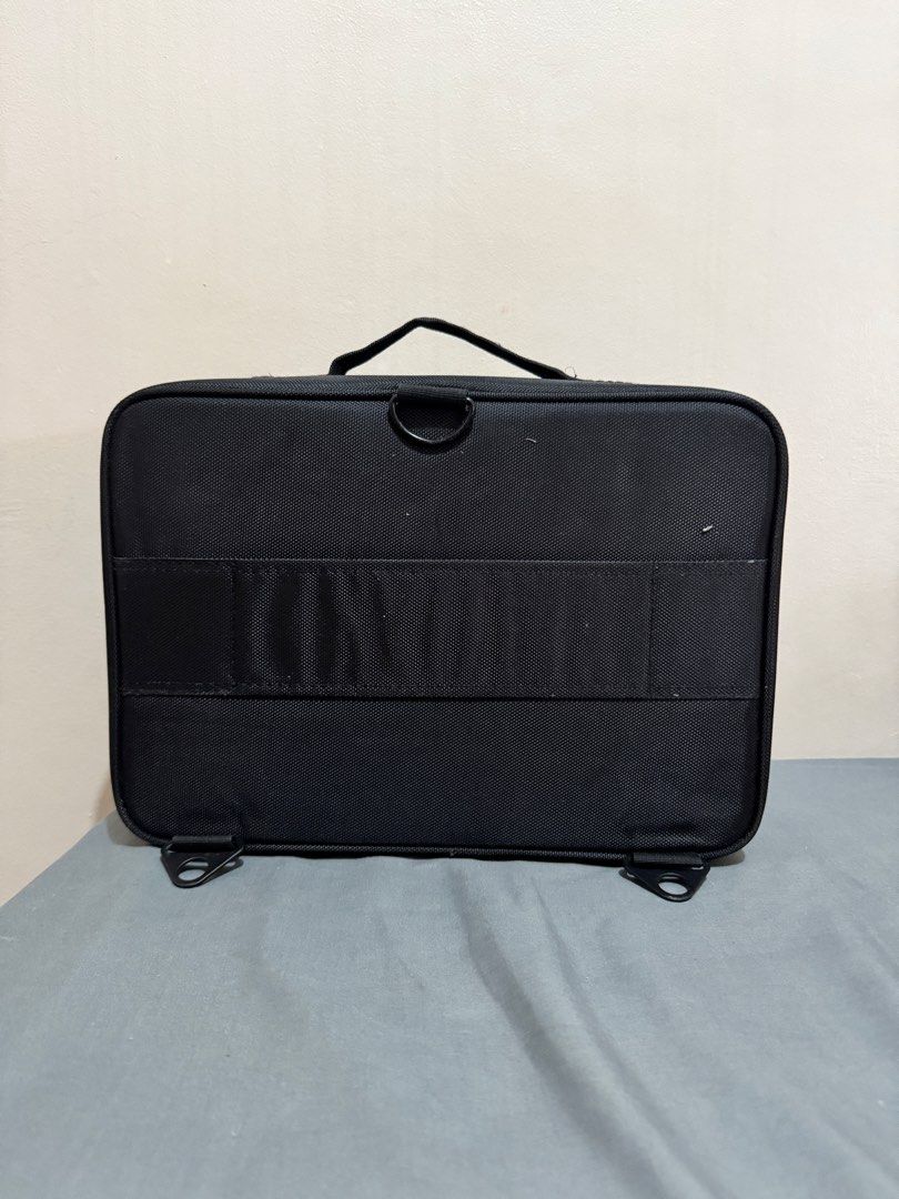 Gladking Makeup Bag (Category: Makeup) located in Paranaque City. Submitted by jasslarcs (Listing ID 1442782344, Image 3). Description: - Black makeup train case - Multiple compartments and elastic brush loops - Spacious bottom section - Clear pockets in the top lid - Ideal for organizing makeup and toiletries - Easy to carry with a top handle - With sling - Great for travel or professional use Maalikabok lang dahil natambak pero almost new. Hind