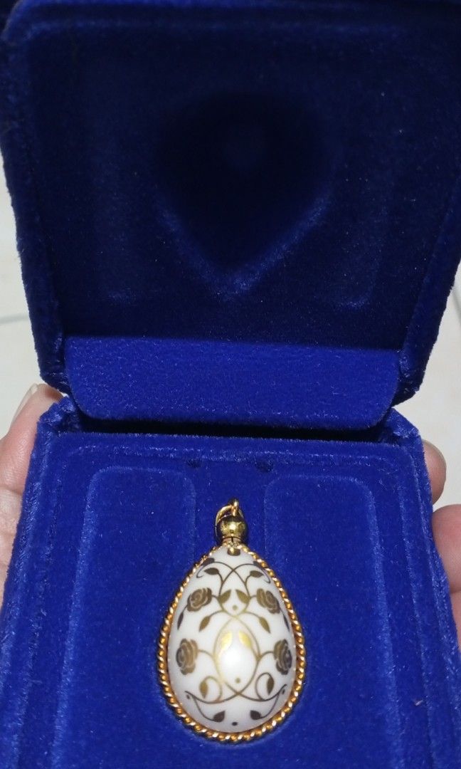 GOLD LEAF FLORAL TEARDROP EGG PENDANT (Category: Necklaces) located in Quezon City. Submitted by jeandevera (Listing ID 1442825767, Image 2). Description: .