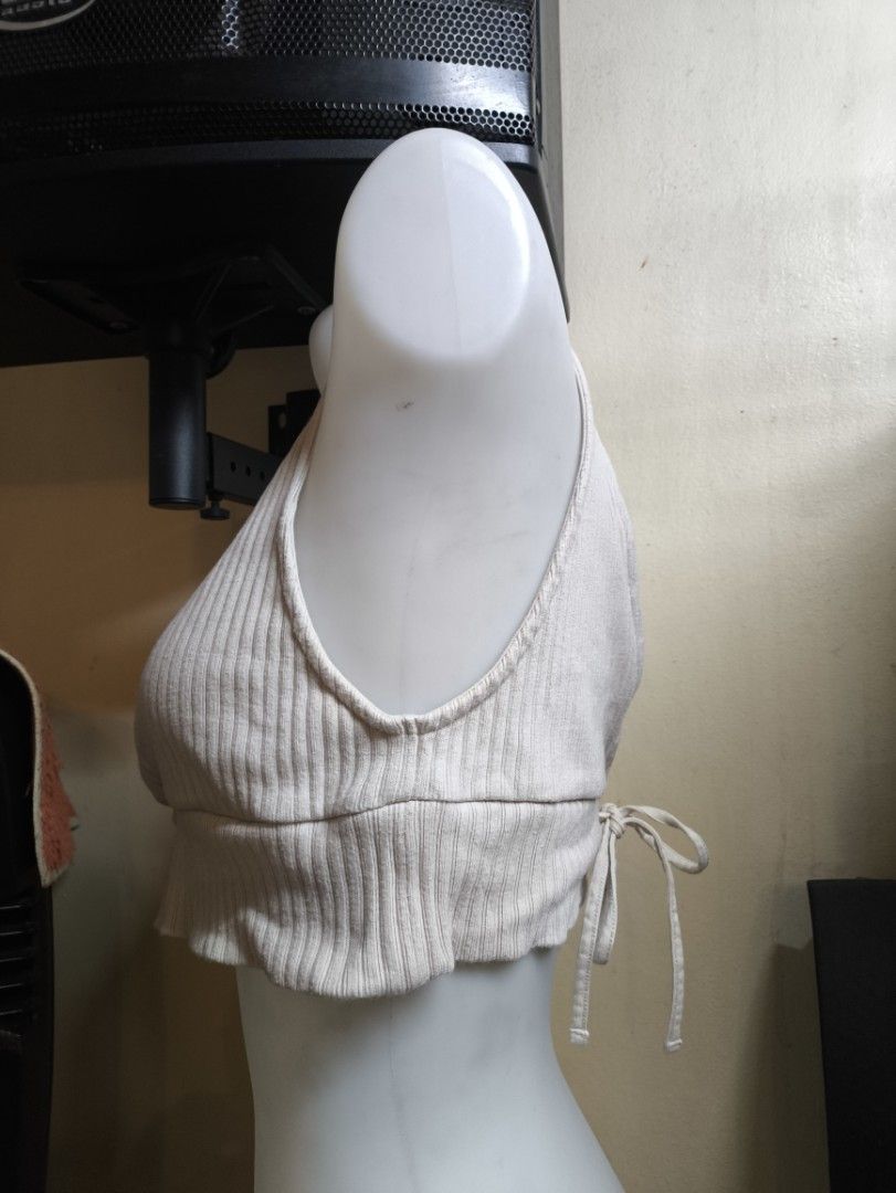 GU Ribbed Knit Crop Top Halter Neck Tie Back (Category: Sleeveless) located in Caloocan City. Submitted by astroprincesse (Listing ID 1442800459, Image 3). Description: - Brand: GU - Style: Ribbed knit crop top - Neckline: Halter neck with deep V-front - Closure: Tie-back - Material: Stretchy and comfortable fabric - Versatile: Great for layering or wearing solo.