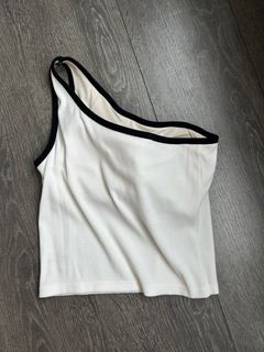 (Category: ) located in . Submitted by clearmycloset65 (Listing ID 1442743202, Image 1). Description: .