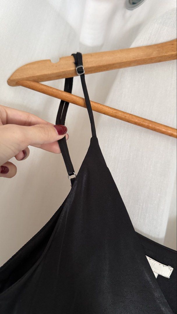 H&M Black Silk Camisole Top (Category: Sleeveless) located in Makati City. Submitted by victoriatrishaa (Listing ID 1442792073, Image 2). Description: Black silk camisole from H&M. Adjustable spaghetti straps. L: 24.5 W: 14”.