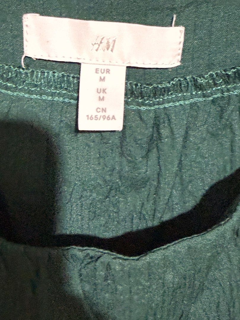 H&M Green Ruffle Strap Crop Top Size M (Category: Sleeveless) located in Marikina City. Submitted by stuffs23 (Listing ID 1442744364, Image 3). Description: - Green crop top from H&M - Features ruffled tiers on the front - Wide straps - Textured fabric - Pairs well with high-waisted bottoms - Versatile for casual or dressy looks.