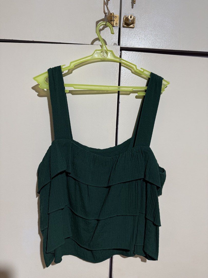 H&M Green Ruffle Strap Crop Top Size M (Category: Sleeveless) located in Marikina City. Submitted by stuffs23 (Listing ID 1442744364, Image 2). Description: - Green crop top from H&M - Features ruffled tiers on the front - Wide straps - Textured fabric - Pairs well with high-waisted bottoms - Versatile for casual or dressy looks.
