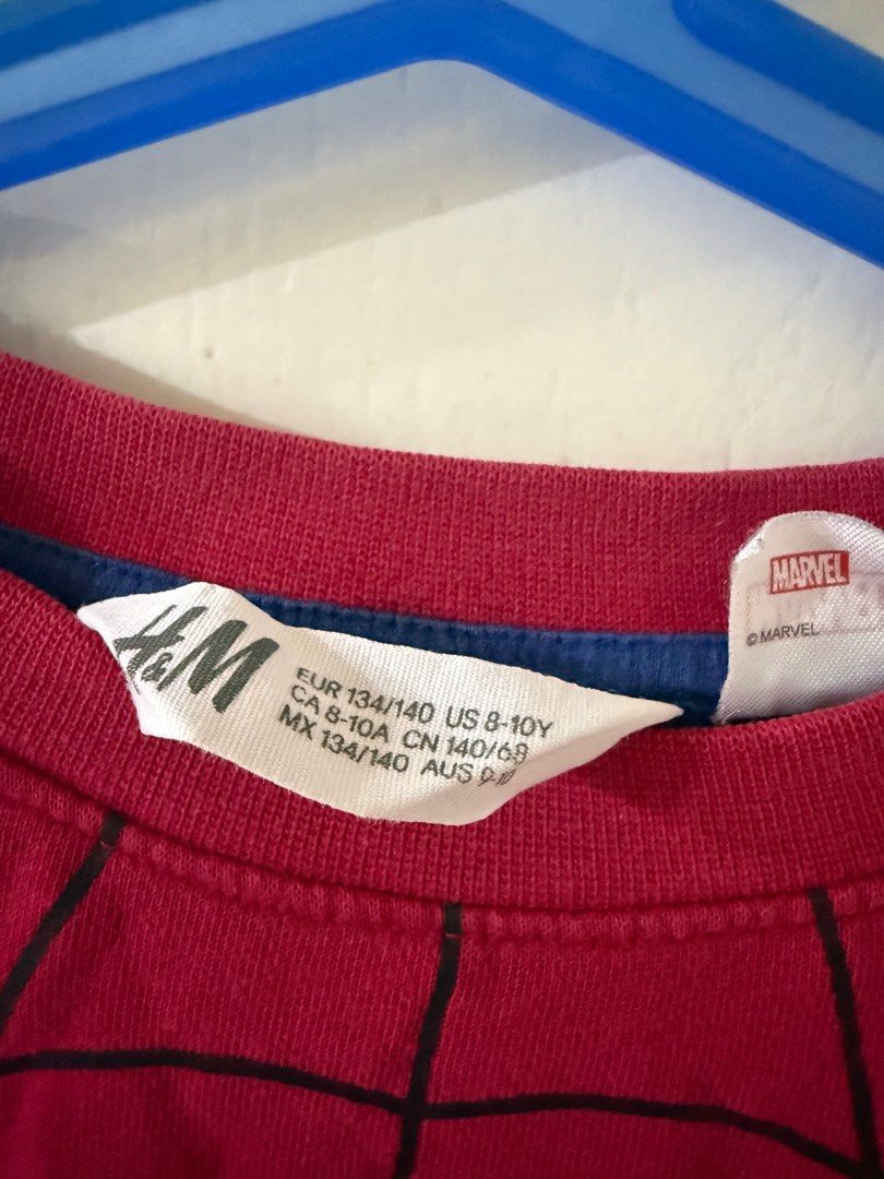 H&M Marvel Spider-Man Sweatshirt Size 8-10Y (Category: Babies & Kids Fashion) located in Pasig City. Submitted by rl1617 (Listing ID 1442881701, Image 2). Description: - Official H&M Spider-Man sweatshirt - Vibrant red and blue design - Size: 8-10 years .