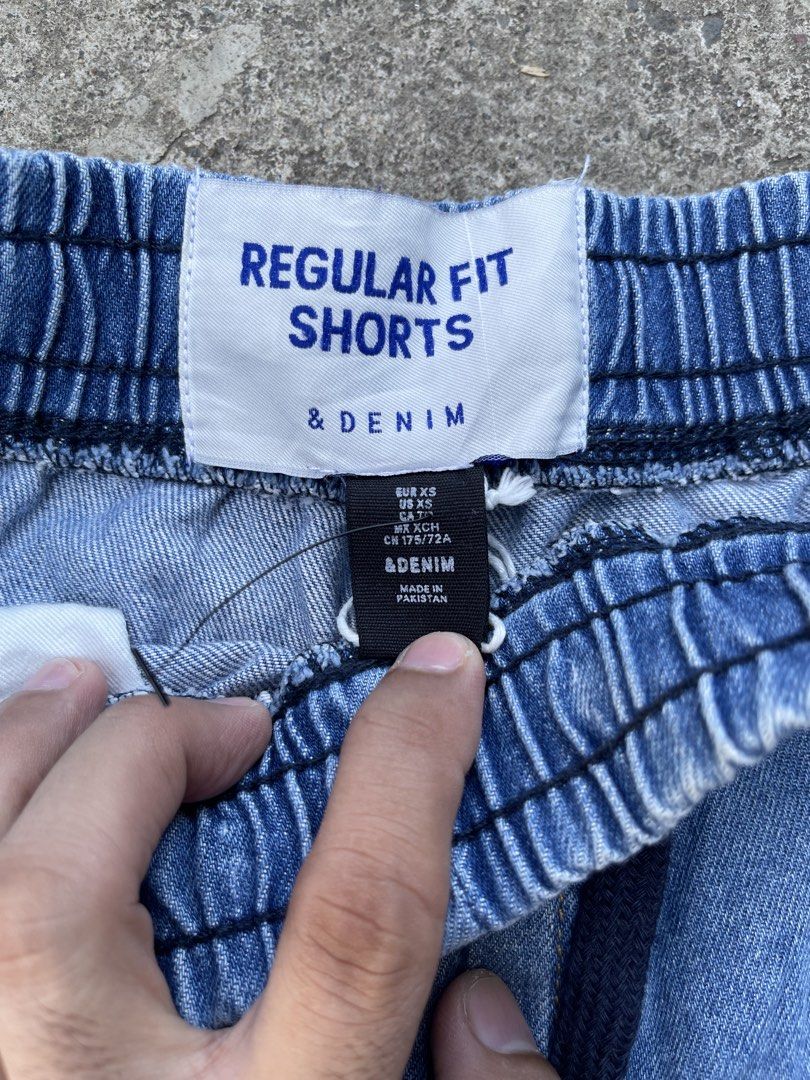 H&M Regular Fit Denim Shorts XS (Category: Shorts) located in Manila. Submitted by stuzzygod (Listing ID 1442743189, Image 3). Description: H&M regular fit denim shorts. Elastic waistband with drawstring. Light blue wash. Two side pockets and one back pocket. Made in Pakistan. Great for casual wear. - Size 28 - 30 - Lenght 19 - Thigh 12.5 - Leg open 10 - Good Condition - Issue minimal nasa last pic n.