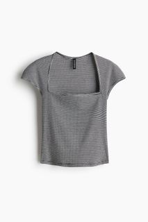 (Category: ) located in . Submitted by hanwardrobe (Listing ID 1442850116, Image 1). Description: .