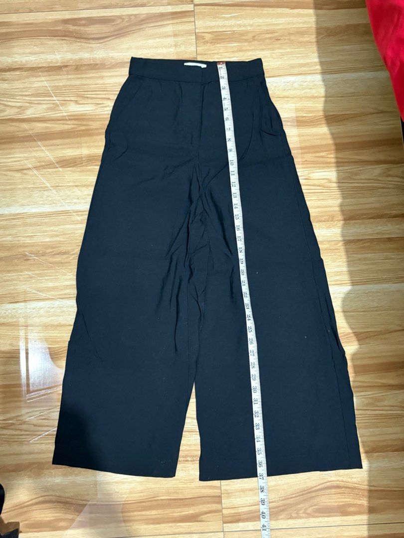 H&M Trousers Wide Leg Pants (Category: Other Bottoms) located in Bacolor. Submitted by declutterwithmilo (Listing ID 1442873482, Image 2). Description: ‼️Check description first - cotton - comfortable when wearing - rfs: decluttering. - mop: thru any of these (gcash, gotyme, maribank). no cod option. payment first policy - mod: j&t express - loc: pampanga - please don’t ask the actual photo of the item, because is already posted. - strictly no re