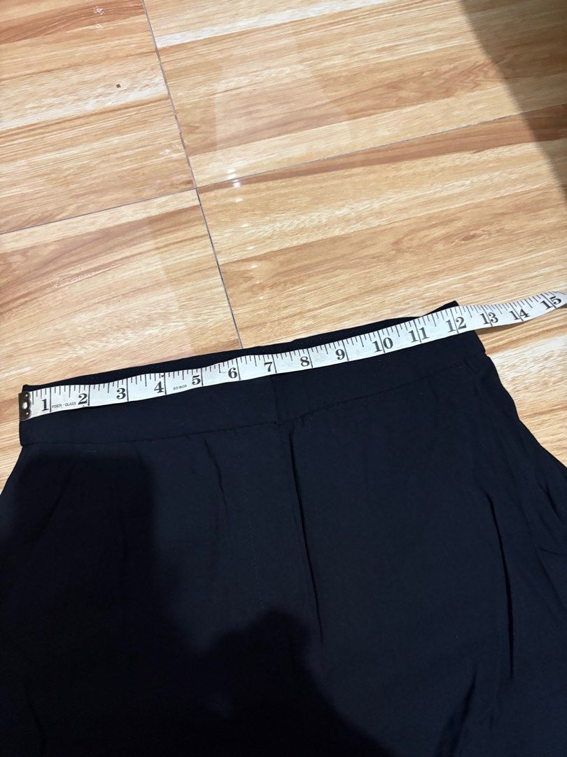 H&M Trousers Wide Leg Pants (Category: Other Bottoms) located in Bacolor. Submitted by declutterwithmilo (Listing ID 1442873482, Image 3). Description: ‼️Check description first - cotton - comfortable when wearing - rfs: decluttering. - mop: thru any of these (gcash, gotyme, maribank). no cod option. payment first policy - mod: j&t express - loc: pampanga - please don’t ask the actual photo of the item, because is already posted. - strictly no re