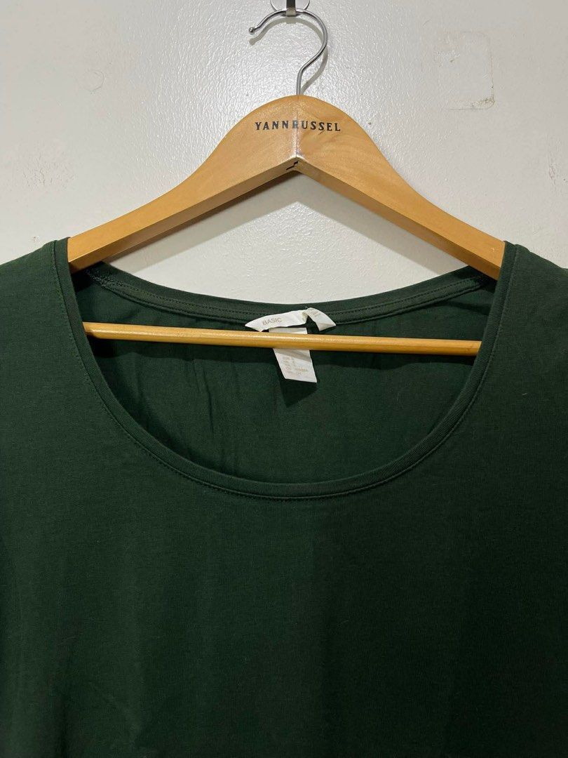 SALE‼️ H&M Womens Basic Short Sleeve Shirt - Green (Category: Shirts) located in Davao. Submitted by maryjoey17 (Listing ID 1442751654, Image 3). Description: Last price posted Size Small Dimes W15.5 x L22 Condition 10/10 Color rate 9.5/10.