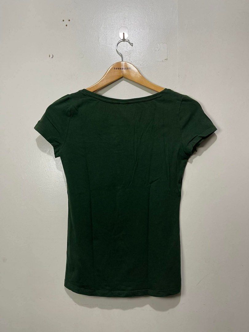 SALE‼️ H&M Womens Basic Short Sleeve Shirt - Green (Category: Shirts) located in Davao. Submitted by maryjoey17 (Listing ID 1442751654, Image 2). Description: Last price posted Size Small Dimes W15.5 x L22 Condition 10/10 Color rate 9.5/10.