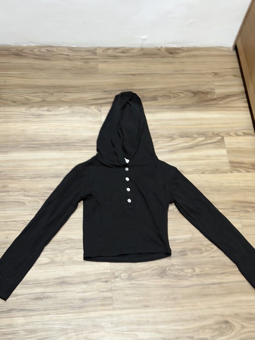 Hooded black crop top button longsleeve jacket (Category: Longsleeves) located in Paranaque City. Submitted by l0___ (Listing ID 1442879234, Image 1). Description: Not my style Xs-s Stretchable.