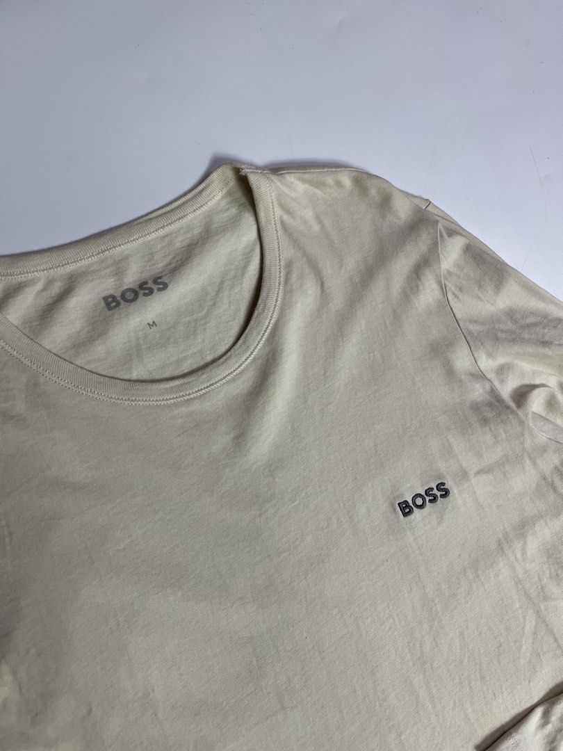 Hugo boss (Category: Hoodies) located in Lipa City. Submitted by _thriftitcloud (Listing ID 1442919996, Image 2). Description: 18x27 Excellent Issue see last photo.