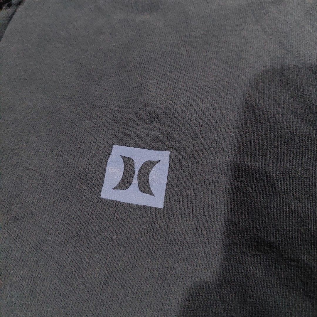 Hurley Hoodie (Category: Coats, Jackets and Outerwear) located in Dinalupihan. Submitted by rack-808 (Listing ID 1442822926, Image 2). Description: Hurley Fullzip Hoodie ‎22W × 26L Very good condition 10/10 color rate Need wash only (fresh from bale) Pm lang.