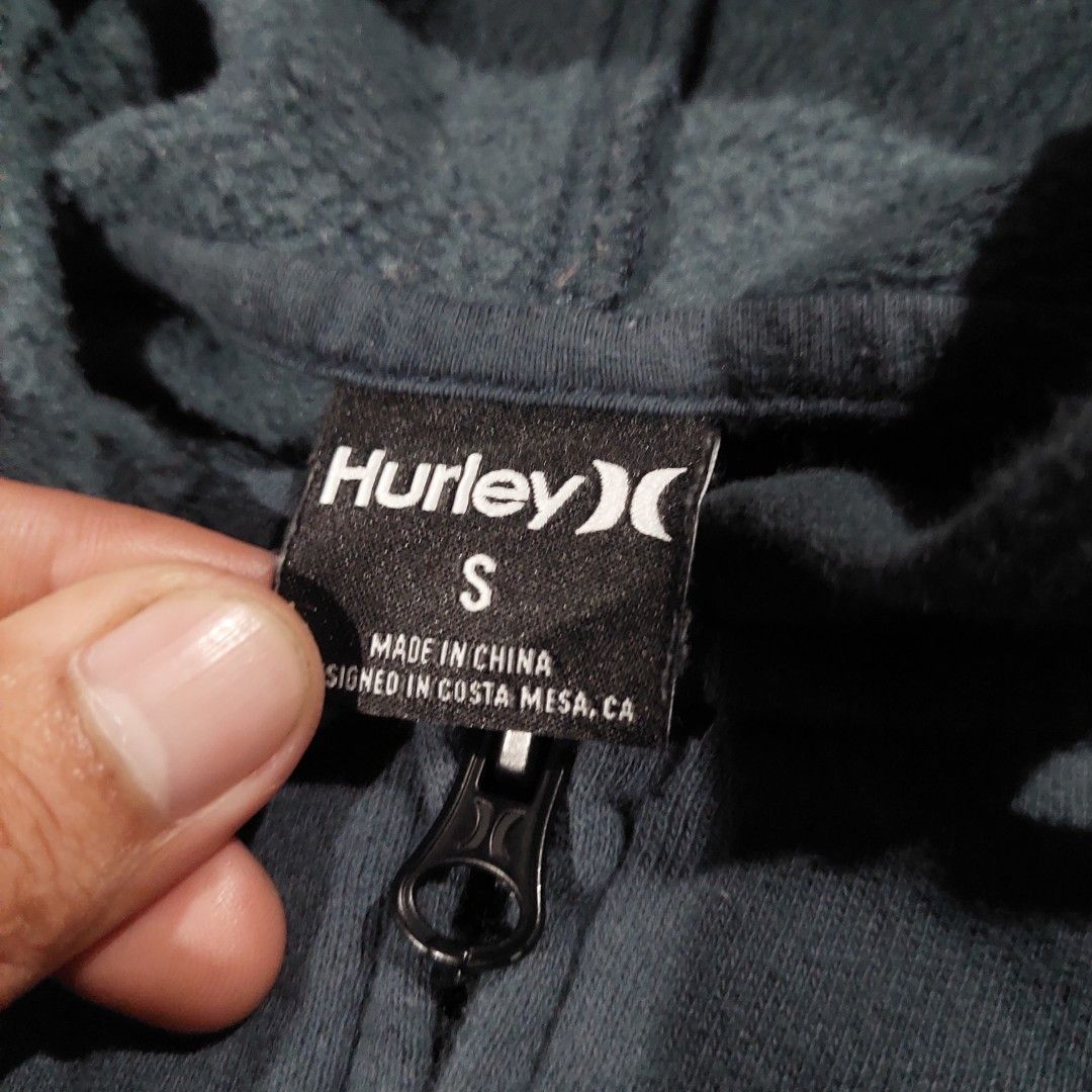 Hurley Hoodie (Category: Coats, Jackets and Outerwear) located in Dinalupihan. Submitted by rack-808 (Listing ID 1442822926, Image 3). Description: Hurley Fullzip Hoodie ‎22W × 26L Very good condition 10/10 color rate Need wash only (fresh from bale) Pm lang.