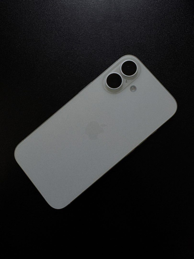 IPHONE 16 base model (Category: iPhone 16 Series) located in Manila. Submitted by keruuben (Listing ID 1442921648, Image 2). Description: Pass sa Buy & sell Iphone 16 (white) 128gb 100% battery health No dents 1 case With box + original wire 2 months old Rfs : gonna buy a new phone .
