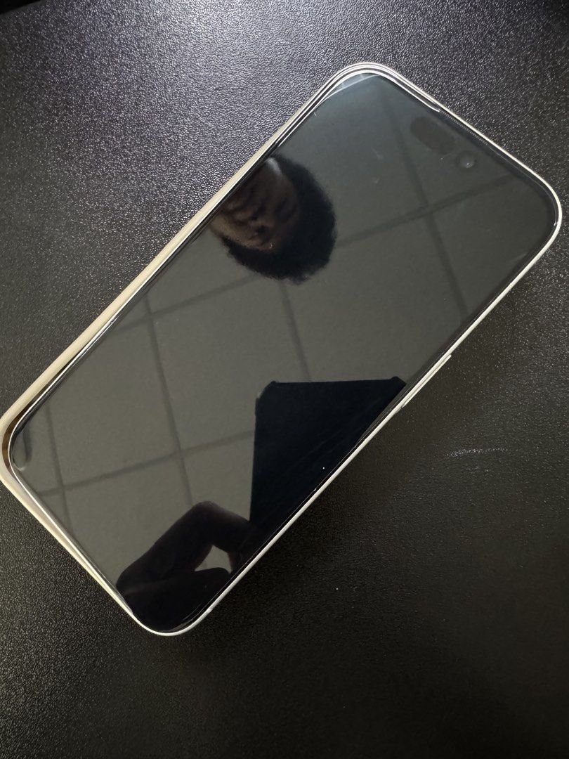 IPHONE 16 base model (Category: iPhone 16 Series) located in Manila. Submitted by keruuben (Listing ID 1442921648, Image 1). Description: Pass sa Buy & sell Iphone 16 (white) 128gb 100% battery health No dents 1 case With box + original wire 2 months old Rfs : gonna buy a new phone .