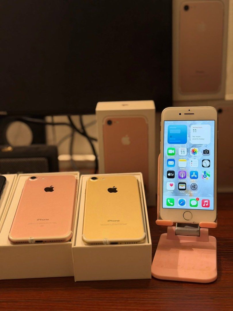 Iphone 7 32gb (Category: iPhone 7 Series) located in Manila. Submitted by bhengtotx (Listing ID 1442781837, Image 1). Description: Budget meal lang! Sale na! Isa sa pinaka malinaw na camera sa iphone series iPhone 7 32gb factory unlocked- 3k only Openline any sim pwede No issue solid camera lalo front camera Add 300 for charger Ios 15.7 already any apps can do Good fingeprint original all parts not refurbished 80% and up batt health makunat orig 