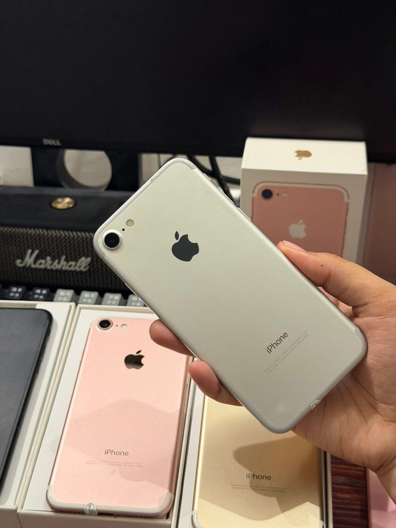 Iphone 7 32gb (Category: iPhone 7 Series) located in Manila. Submitted by bhengtotx (Listing ID 1442781837, Image 2). Description: Budget meal lang! Sale na! Isa sa pinaka malinaw na camera sa iphone series iPhone 7 32gb factory unlocked- 3k only Openline any sim pwede No issue solid camera lalo front camera Add 300 for charger Ios 15.7 already any apps can do Good fingeprint original all parts not refurbished 80% and up batt health makunat orig 