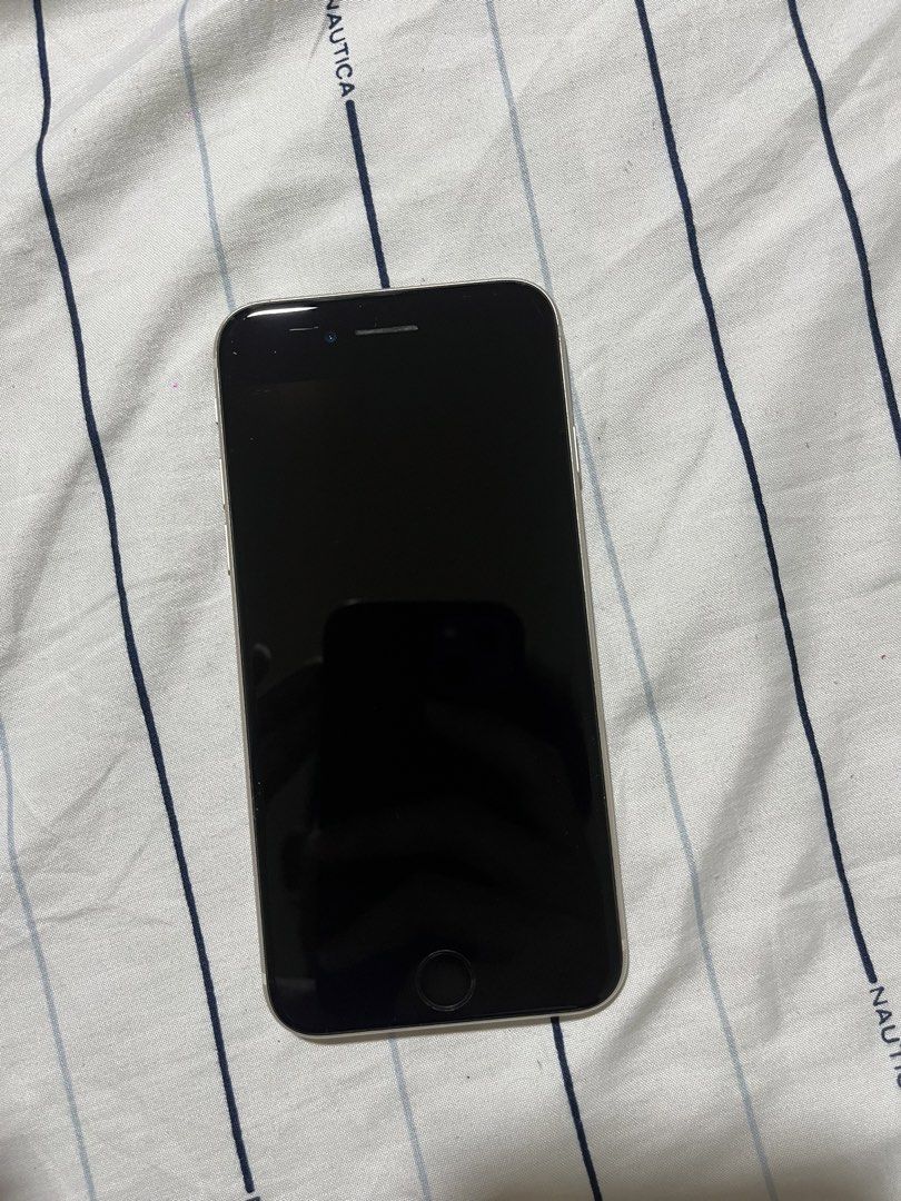 Iphone SE 2024 (3rd gen) NEGOTIABLE!!!! (Category: iPhone SE Series) located in Mandaue City. Submitted by johncarlomunoz (Listing ID 1442878037, Image 2). Description: NEGOTIABLE!! RFS: not used anymore, upgraded to iphone 13 Details: -battery health 75% -no issues -no box, no charger -with used case and sim pin Open for meet up .