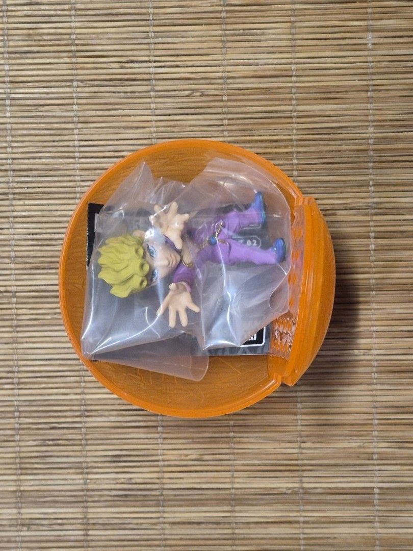 JoJo's Bizarre Adventure Chibi Figures Gashapon Bandai (Category: Toy Figures) located in Singapore. Submitted by reallybigtractor (Listing ID 1442856196, Image 2). Description: Giorno Josuke Jotaro Joseph x 2 Jonathan clearing space and no need for them New jjba gacha/capsule from japan.