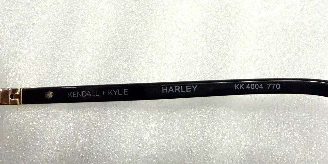 KENDALL + KYLIE Harley Sunglasses (Category: Sunglasses & Eyewear) located in Quezon City. Submitted by declutteritemsxx (Listing ID 1442902013, Image 3). Description: .
