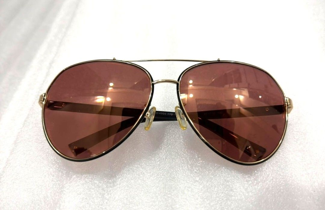 KENDALL + KYLIE Harley Sunglasses (Category: Sunglasses & Eyewear) located in Quezon City. Submitted by declutteritemsxx (Listing ID 1442902013, Image 2). Description: .
