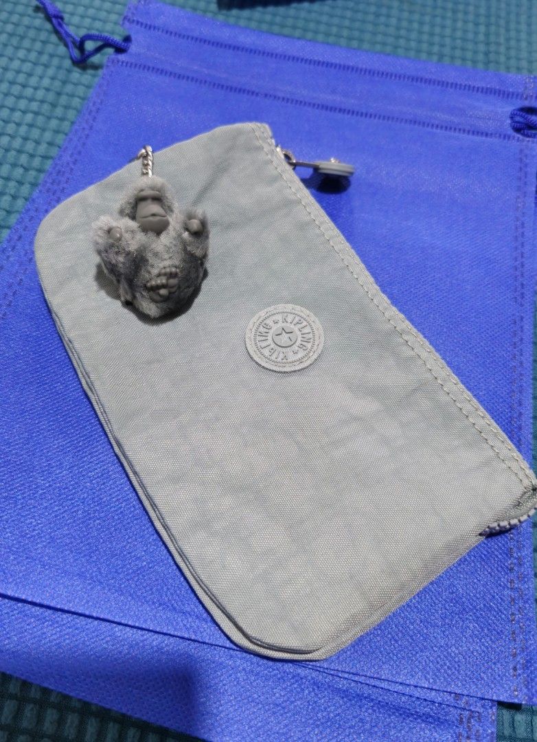 Kipling Creativity Large Pouch in Relaxed Gray (Category: Wallets & Card holders) located in Baguio. Submitted by catdeclutters (Listing ID 1442846000, Image 1). Description: Original BNWOT Lp + 65 sf J&T.