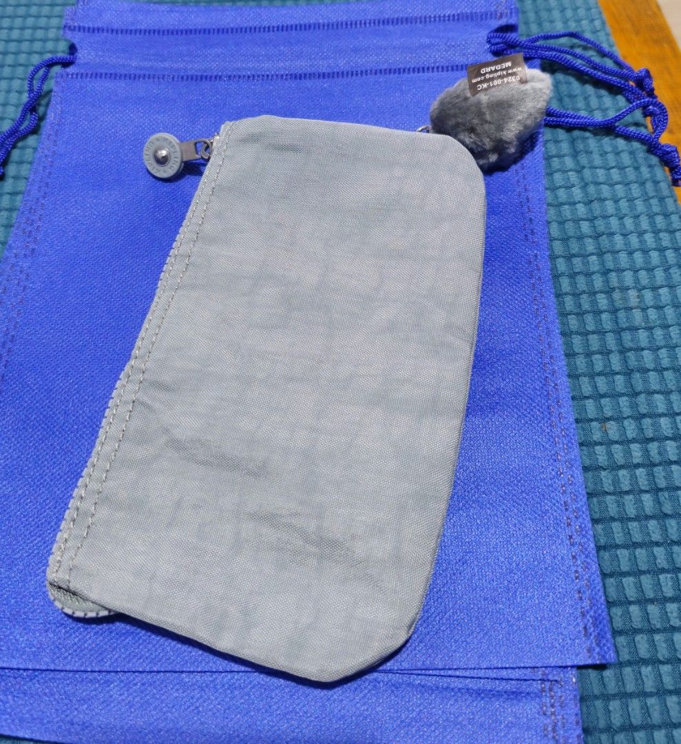 Kipling Creativity Large Pouch in Relaxed Gray (Category: Wallets & Card holders) located in Baguio. Submitted by catdeclutters (Listing ID 1442846000, Image 2). Description: Original BNWOT Lp + 65 sf J&T.