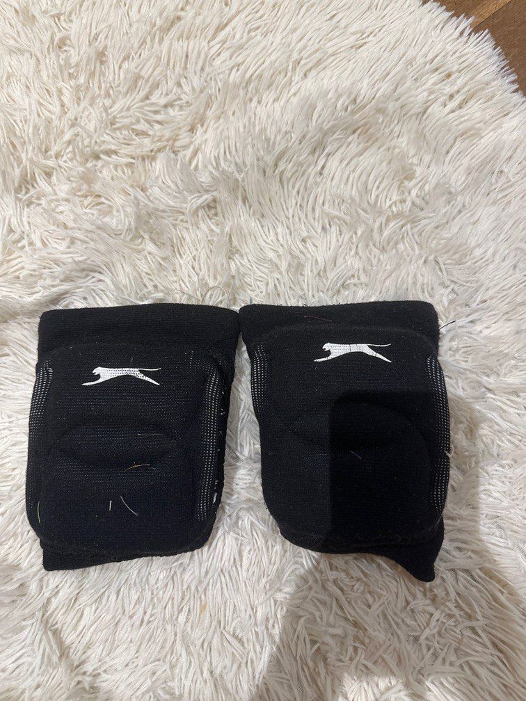 Knee covers for volleyball (Category: Racket & Ball Sports) located in Kuala Lumpur. Submitted by ngemma (Listing ID 1442849592, Image 1). Description: Good quality, but used previously .