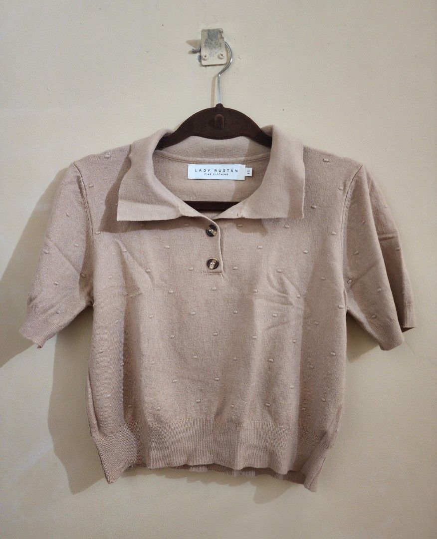 Lady Rustan Beige Knit Polo Top (Category: Blouses) located in Mandaluyong City. Submitted by aaa25 (Listing ID 1442867396, Image 1). Description: - Comfortable knit material polo top - In very good condition - Brand: Lady Rustan - Small.