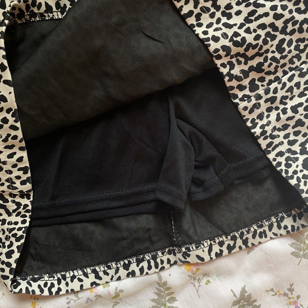 Leopard Print Mini Skirt with Built-in Shorts (Category: Skirts) located in Valencia. Submitted by chiccurations_ (Listing ID 1442849368, Image 2). Description: size s 🧾MOP: GCash 🚚MOD: jnt/lbc 📍LOCATION: Cagayan de Oro City.