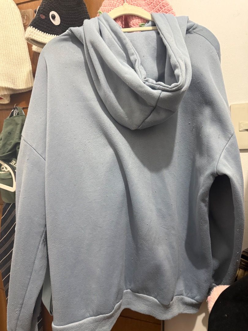 Light Blue Oversized Hoodie with Front Pocket (Category: Hoodies) located in Santa Rosa. Submitted by bb.1anca (Listing ID 1442908787, Image 2). Description: - Comfy light blue hoodie - Oversized fit, perfect for lounging - Features a front pocket and drawstring hood - Shows some fabric pilling (refer to close-up photo) - Still has plenty of wear left - Versatile and easy to style with any outfit.