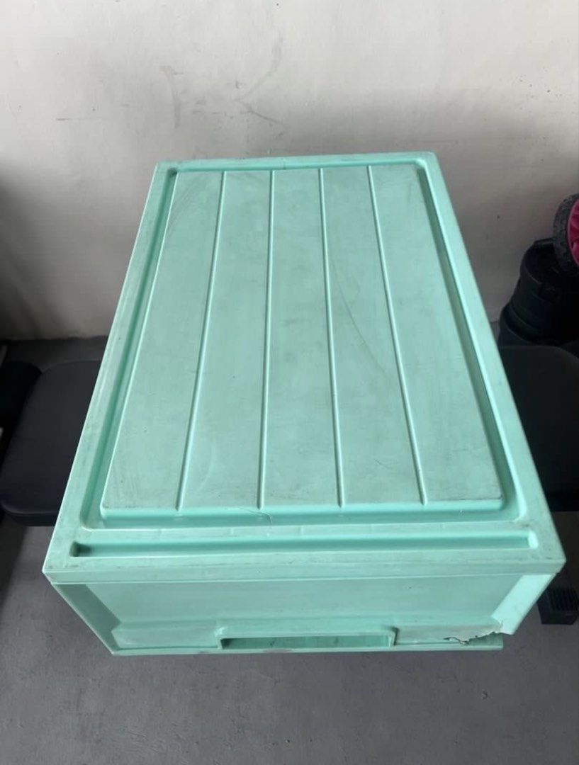 Light Green Plastic Storage Box with Lid (Category: Storage Boxes & Baskets) located in Quezon City. Submitted by cristintin (Listing ID 1442922104, Image 3). Description: - Large plastic storage box with lid - Light green color - Ideal for storing various items - Sturdy construction.