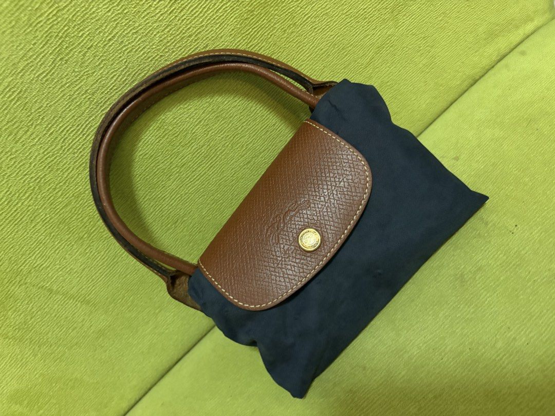 Longchamp Le Pliage Cuir Small Top Handle Bag Navy (Category: Luxury Bags & Wallets) located in Muntinlupa City. Submitted by koi_143 (Listing ID 1442849091, Image 2). Description: - Navy blue Longchamp bag - Genuine leather handles and trim - Secure zipper closure - Folds compactly for easy storage - Ideal for daily use with ample interior space.