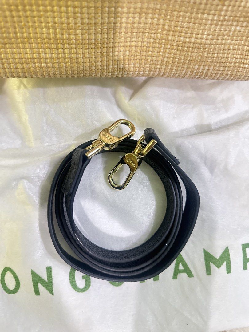 Longchamp Le Pliage Cuir Straw Tote Bag (Category: Luxury Bags & Wallets) located in Angeles City. Submitted by chicprelovedstuffs.owl (Listing ID 1442778476, Image 2). Description: Once used ; RFS: Decluttering Halos mukha pa talaga bago Comes with dustbag This is a Longchamp Le Panier Pliage straw-effect canvas tote bag featuring an embroidered black horse logo and black leather handle - Authentic Longchamp tote bag - Material: Straw with black