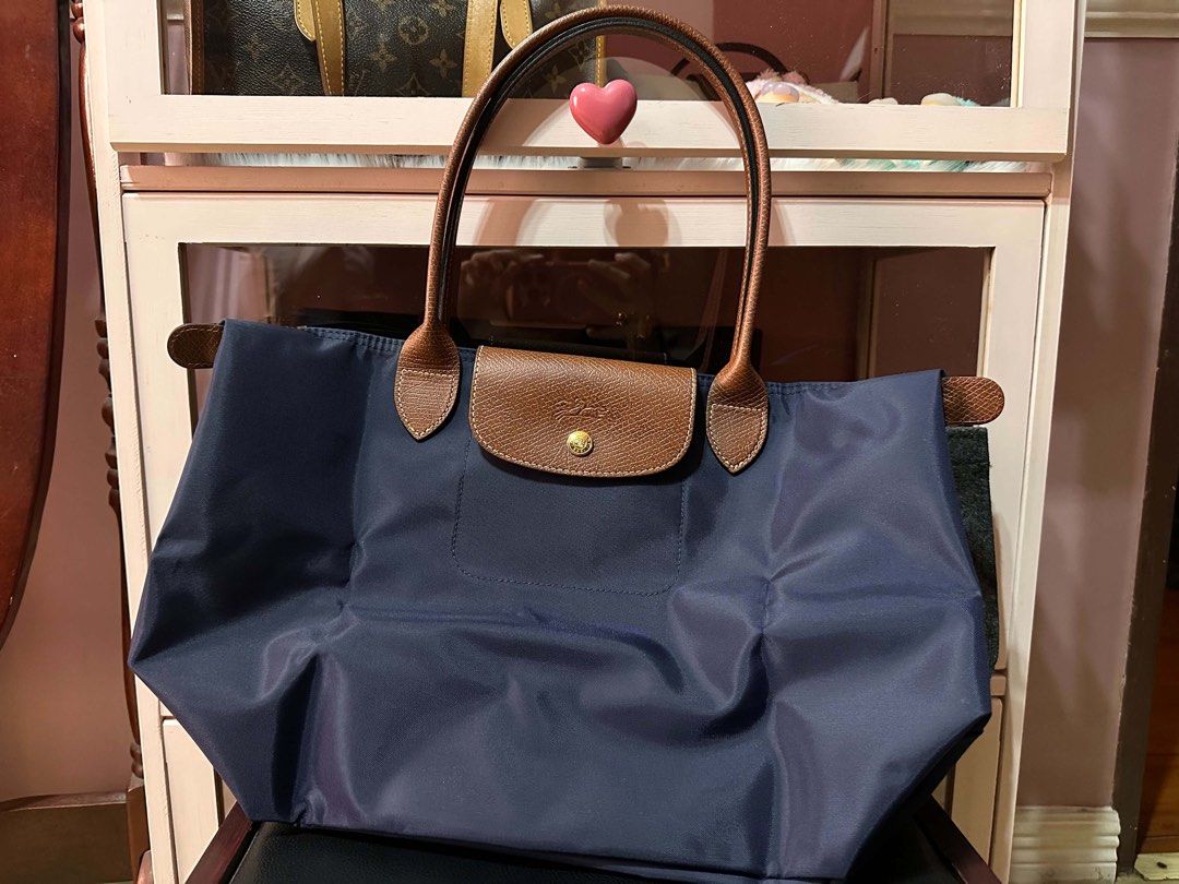 Longchamp Le Pliage Medium in Dark Blue Free (Category: Luxury Bags & Wallets) located in Bacoor. Submitted by joshua.lorenz (Listing ID 1442766418, Image 2). Description: Bought in Italy Longchamp Le Pliage Medium in Dark Blue Free felt insert No issue, can pass brand new 9k + sf Rfs: upgrade si fiance.