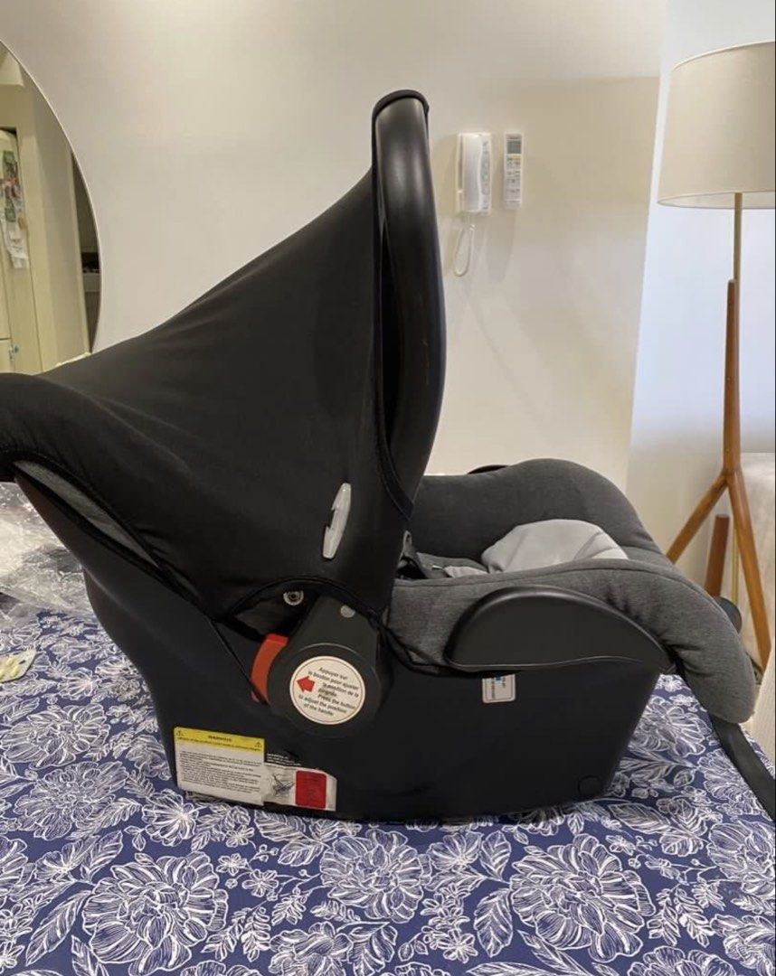 Looping Car Sear Carrier 0+ months (Category: Car Seats) located in Cavite. Submitted by purgingmycloset888 (Listing ID 1442806832, Image 1). Description: FOR SALE! Looping Squizz 3 Car seat from 0-9 months old with adapter, compatible to Looping Squizz Stroller. Slightly used. Selling for ₱3,500 only! Slightly negotiable (bought for ₱9,000 @ Mall of asia) Rfs: outgrown For more details pls check photos. Pick up/ lalamove okay! ☺️.