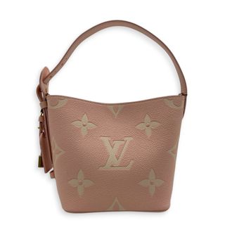(Category: ) located in . Submitted by carousellluxury (Listing ID 1433500830, Image 1). Description: .