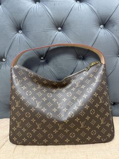 (Category: ) located in . Submitted by Bagstatic_luxuries (Listing ID 1442795317, Image 1). Description: .