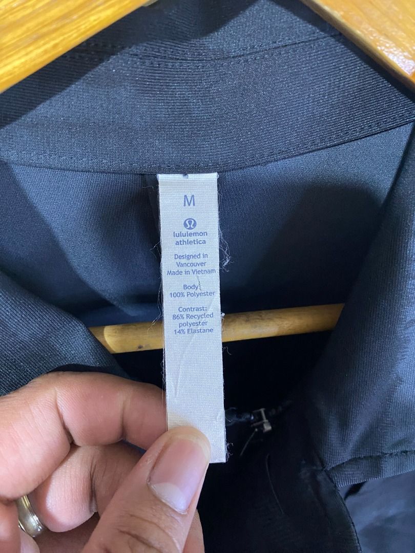 LULULEMON "AIRING OUT BLAZER" CAMO TECHNICAL BLAZER JACKET (Category: Activewear) located in Antipolo. Submitted by canadafindss (Listing ID 1442913174, Image 3). Description: Visit & Follow Canada Finds for premium thrift, streetwear, vintage, and branded activewear from Canada 🇨🇦 More items posted regularly: https://www.carousell.ph/u/canadafindss LULULEMON "AIRING OUT BLAZER" CAMO TECHNICAL BLAZER JACKET Napakalupit, de-kalidad, at selyado a