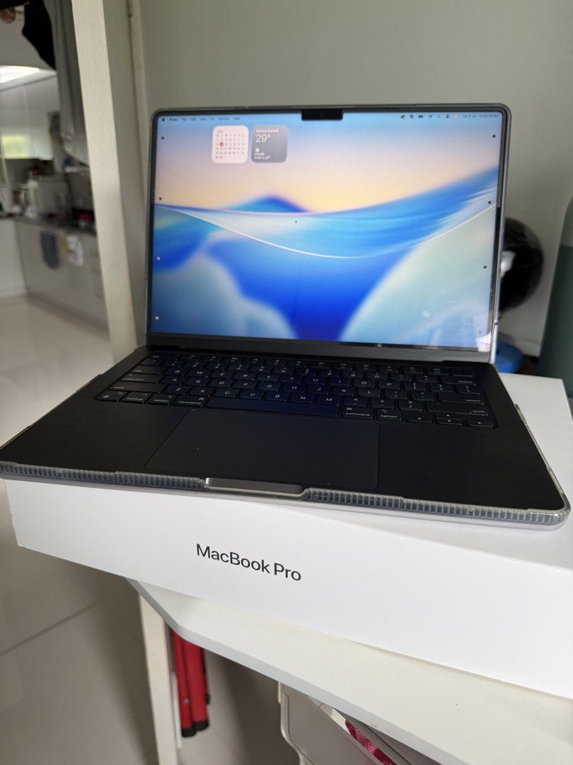 MacBook Pro 14-inch M3  Pro 18GB RAM 1TB SSD