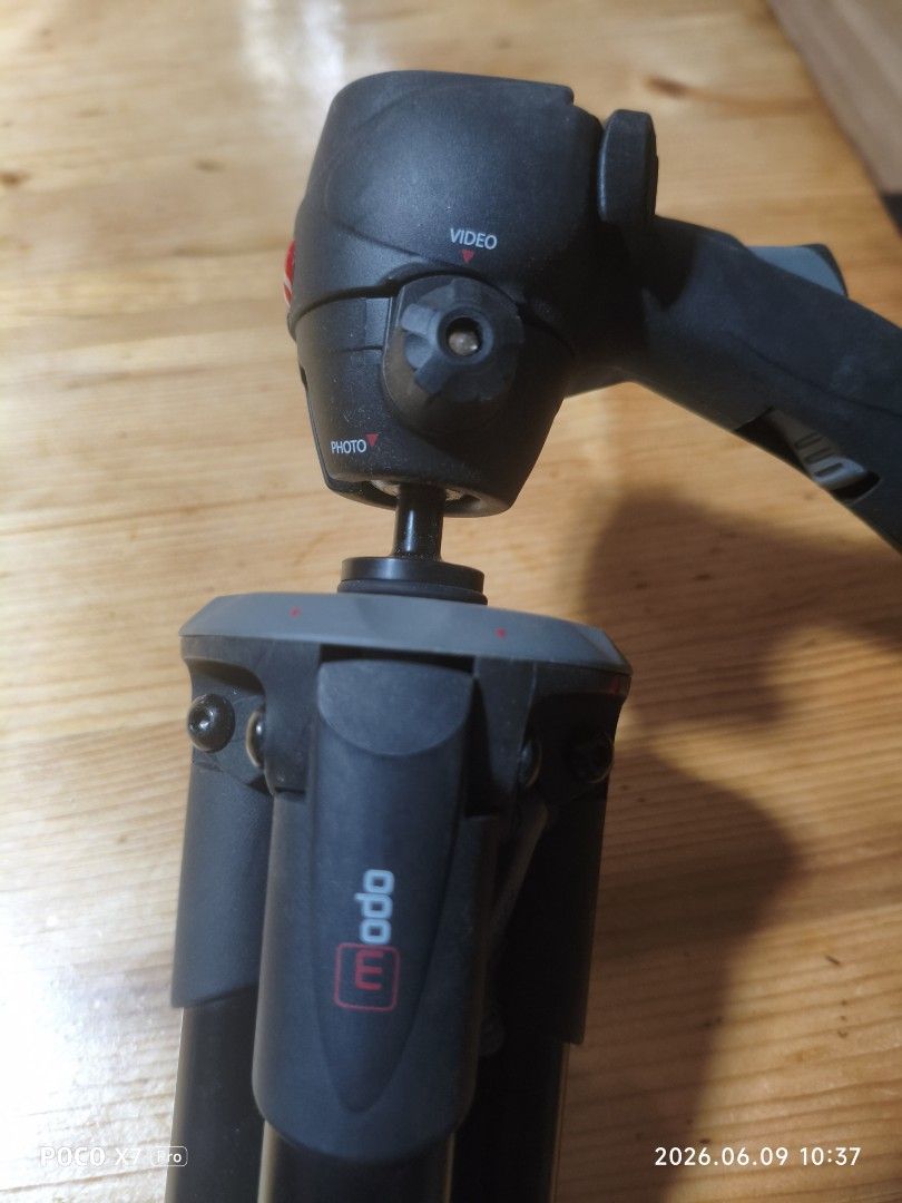 Manfrotto 785B modo maxi tripod (Category: Tripods & Monopods) located in Baguio. Submitted by baguiobeans (Listing ID 1442749464, Image 3). Description: Excellent condition, no issues .