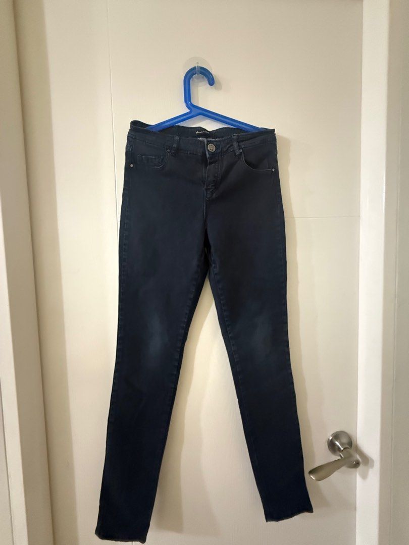 Massimo Dutti Skinny Fit Jeans - Black (Category: Babies & Kids Fashion) located in Pasig City. Submitted by rl1617 (Listing ID 1442872906, Image 1). Description: Massimo Dutti black skinny jeans (EUR 36/US 4). Made in Morocco. Classic five-pocket style Hi mamas! Cleaning out my child’s closet to make space. Most of these items were either worn once for photos or never worn at all. Keeping prices low so they can find a new home! 📌 ITEM DETAILS &