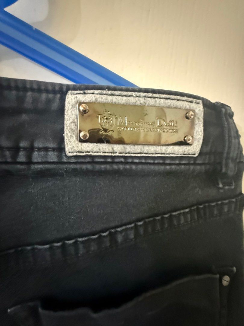 Massimo Dutti Skinny Fit Jeans - Black (Category: Babies & Kids Fashion) located in Pasig City. Submitted by rl1617 (Listing ID 1442872906, Image 2). Description: Massimo Dutti black skinny jeans (EUR 36/US 4). Made in Morocco. Classic five-pocket style Hi mamas! Cleaning out my child’s closet to make space. Most of these items were either worn once for photos or never worn at all. Keeping prices low so they can find a new home! 📌 ITEM DETAILS &
