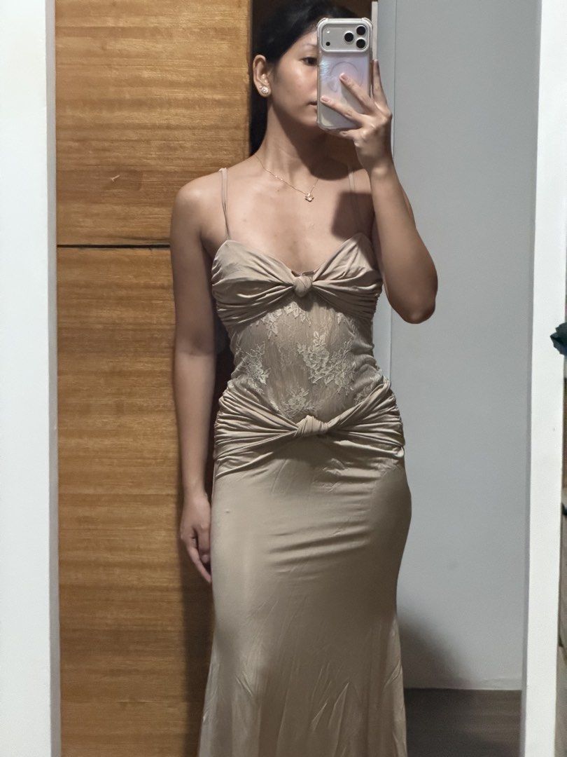 Mesh nude see through long maxi dress (Category: Dresses) located in Paranaque City. Submitted by l0___ (Listing ID 1442881457, Image 2). Description: Got it from taobao Kinda big on me + stretchy pa sya (im xs) See thru!! Really like this 😔 Rfs: parang mas bagay sya sa long torso Size Small Wala pa ata nito sa pinas idk.