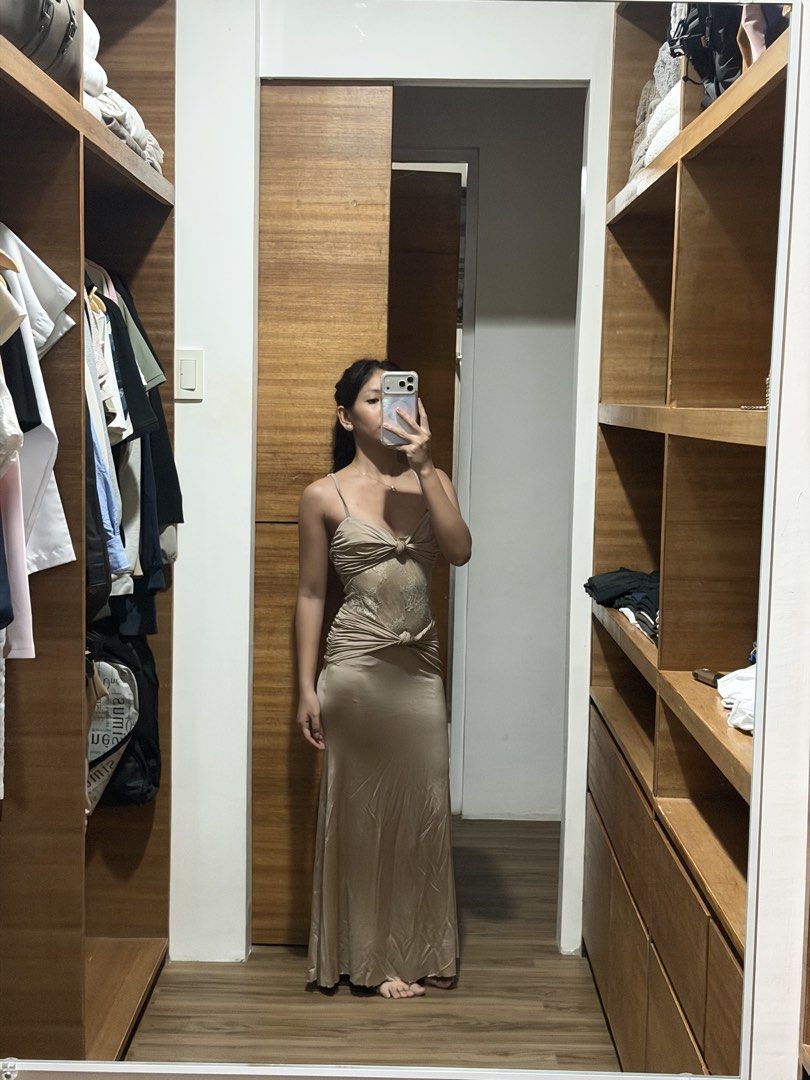 Mesh nude see through long maxi dress (Category: Dresses) located in Paranaque City. Submitted by l0___ (Listing ID 1442881457, Image 3). Description: Got it from taobao Kinda big on me + stretchy pa sya (im xs) See thru!! Really like this 😔 Rfs: parang mas bagay sya sa long torso Size Small Wala pa ata nito sa pinas idk.